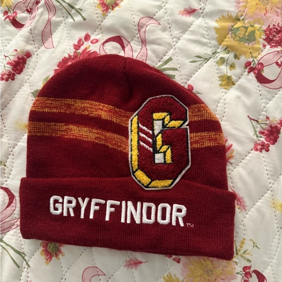 Harry Potter Other - Gryffindor Men's Knit Beanie - Maroon and Gold